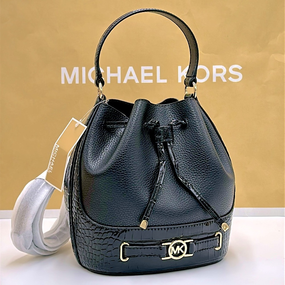MICHAEL KORS 
Reed Medium Pebbled Leather Belted Bucket Messenger Satchel Crossb